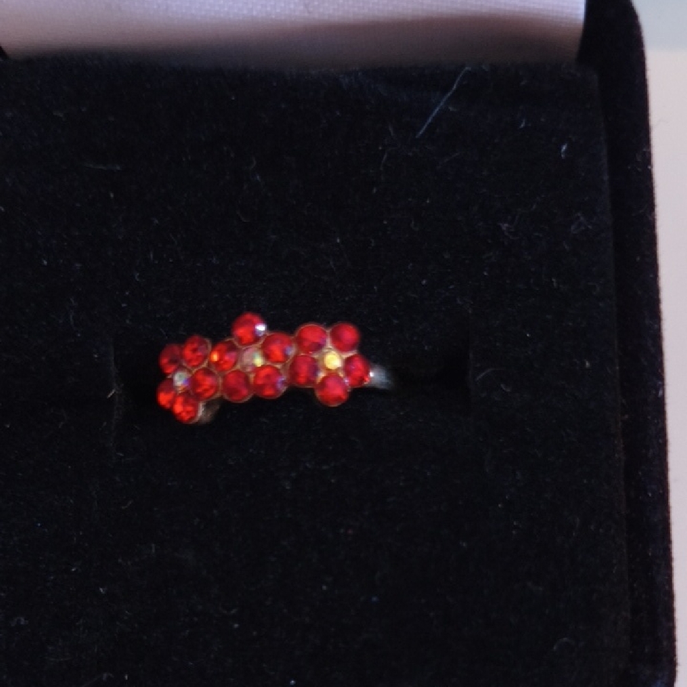 Avon Red Floral Cluster Ring